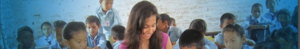 Nexus Study Abroad - A teacher is surrounded by students